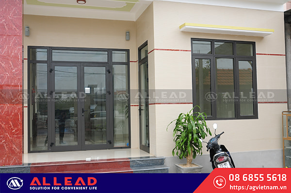 mẫu cửa nhôm màu xám ghi đẹp