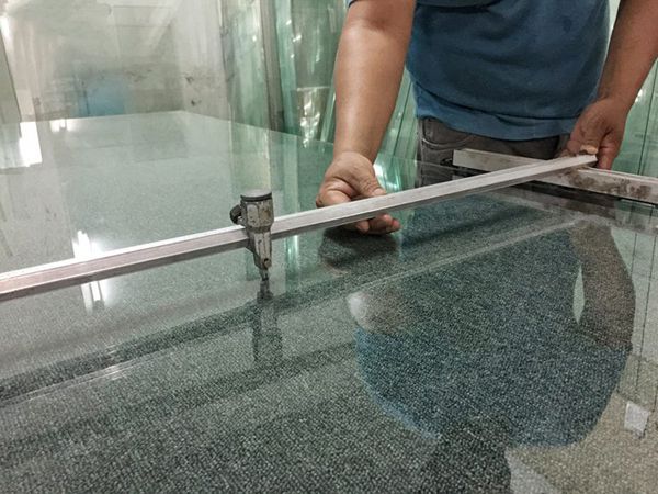 cách làm cửa lùa nhôm kính