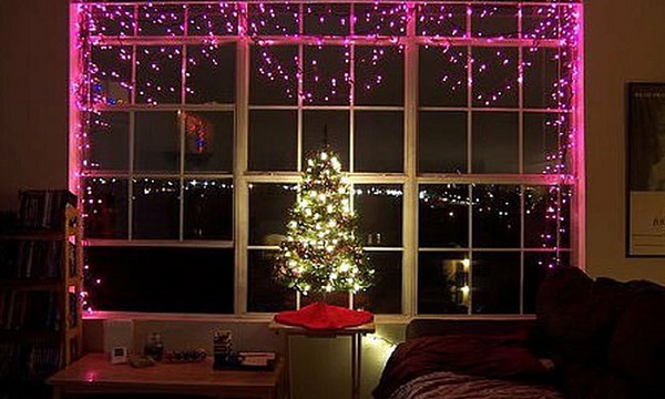 Trang trí Tết cửa kính với đèn LED