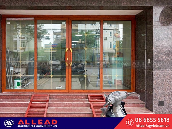 mẫu cửa trượt quay 4 cánh vân gỗ đẹp nhất