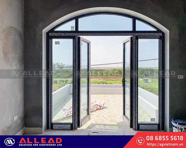cửa vòm phòng khách nhôm kính đẹp