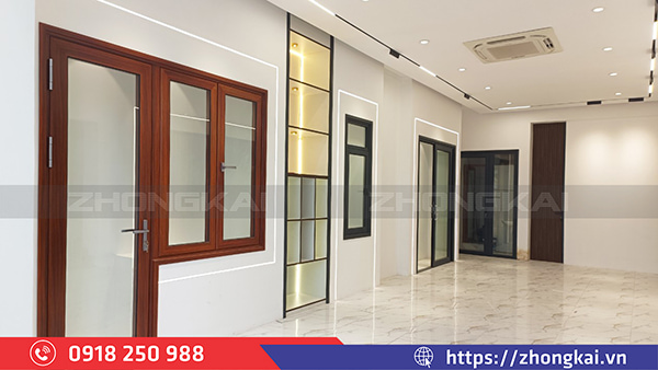 showroom cửa nhôm vân gỗ Allead