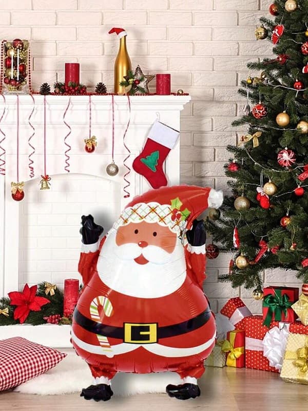Trang trí cửa kính Lễ Giáng sinh với hình bóng bay ông già Noel
