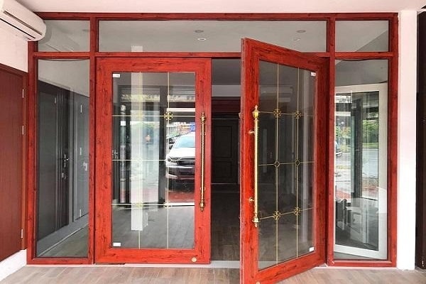 Tư Vấn: Chọn Cửa Nhôm Xingfa Vân Gỗ Nhập Khẩu Hay Trong Nước?